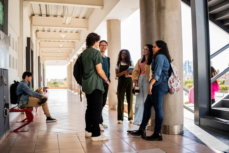 Unos ocho mil jóvenes salvadoreños indocumentados se graduarán de bachillerato en EEUU este año
