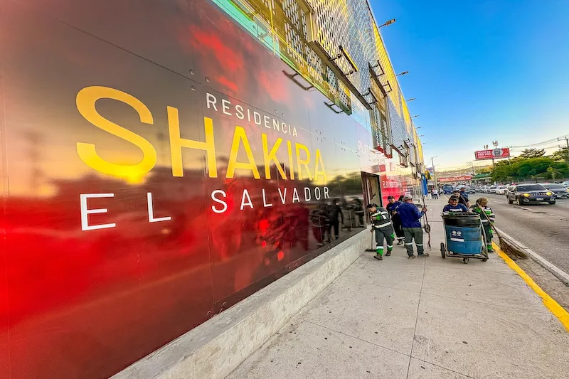 Desde estos puntos de la capital saldrá el transporte gratuito para conciertos de Shakira en San Salvador