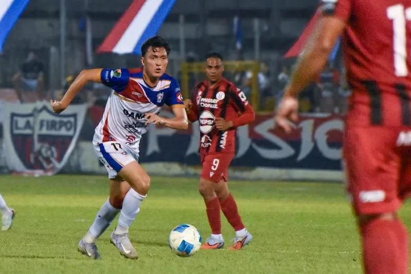 Firpo arrebata liderato al FAS en Clausura