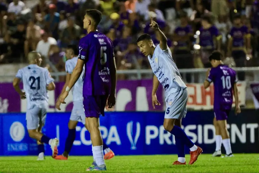 Metapán cumple como favorito y derrota 2-0 a Talleres en la Copa Presidente