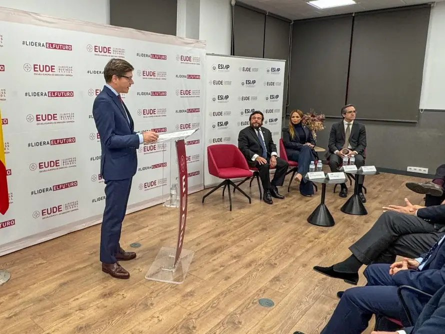 Profesionales y funcionarios salvadoreños podrían optar a titulación europea por coonvenio ESIAP y EUDE