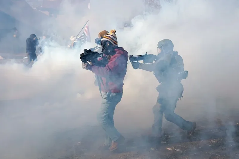 Expertos comparan al ICE con un grupo paramilitar por su actuación en EE. UU.