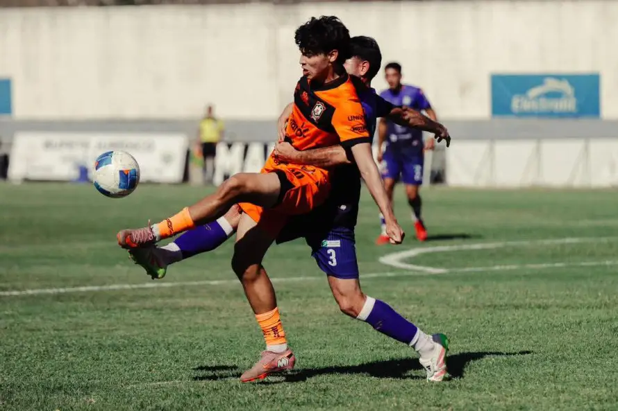 Águila derrota 3-2 a Fuerte San Francisco y regresa a la senda de la victoria