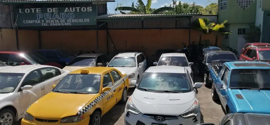 Buscan que bienes de un lote de carros en San Miguel valorados en más de $860 mil pasen al Estado