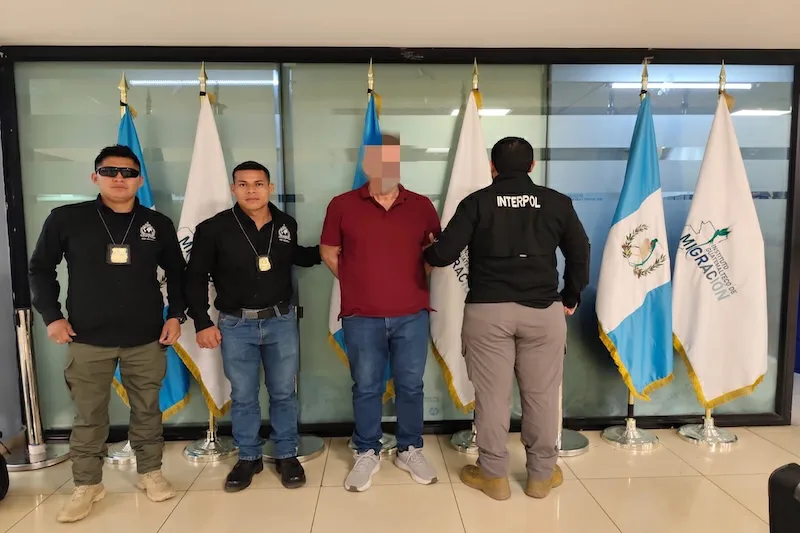 El Salvador entrega a Guatemala a un salvadoreño condenado por portación ilegal de armas