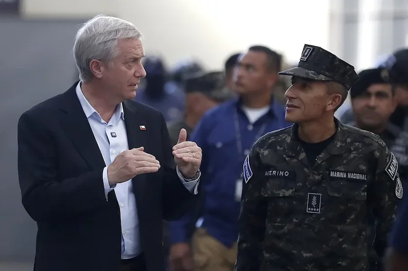 Presidente electo de Chile destaca modelo carcelario de El Salvador como referencia para reformas penitenciarias