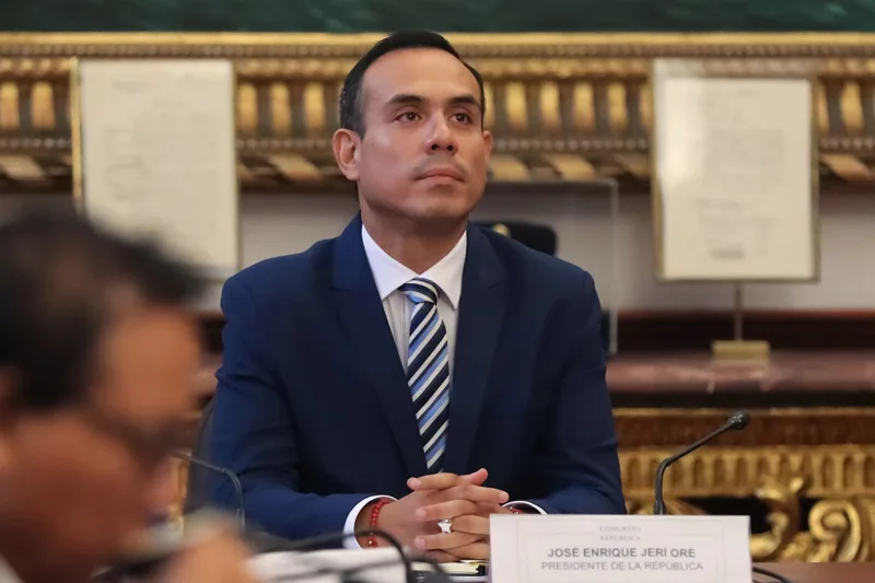 El Congreso peruano reúne firmas para destituir al presidente interino José Jerí