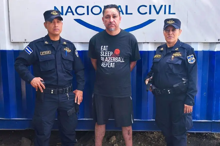 Detienen a un hombre por apuñalar a dos en San Sebastián Salitrillo