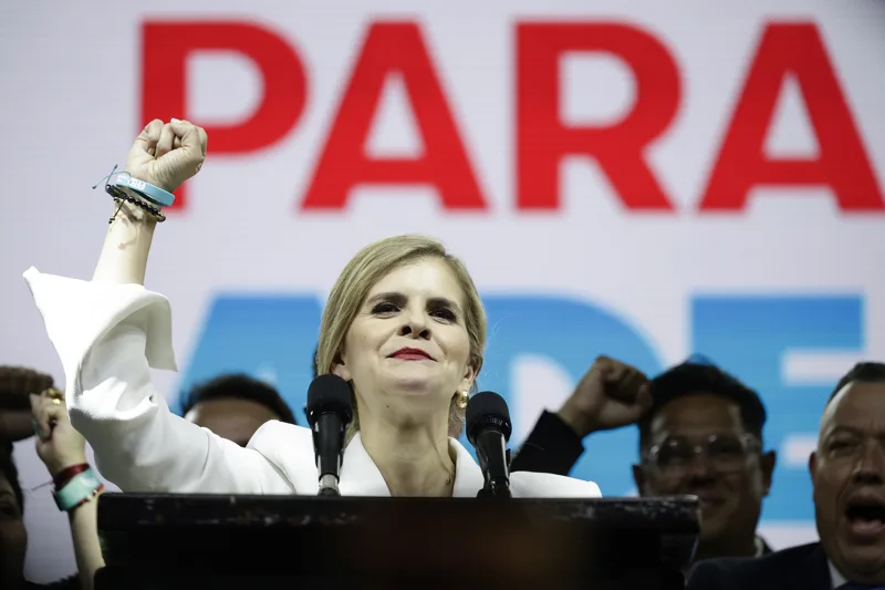 Laura Fernández promete "cambio irreversible" y declara la 'tercera república' en Costa Rica