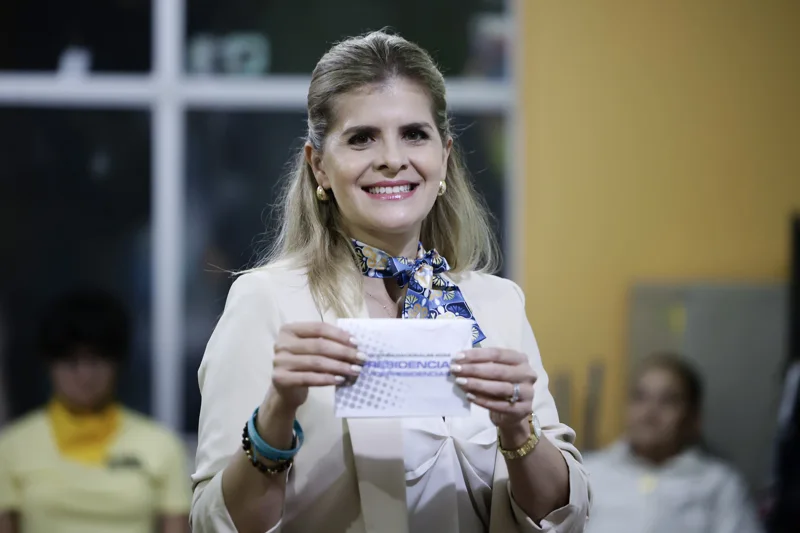 Laura Fernández, la politóloga que promete mano dura contra el crimen en Costa Rica
