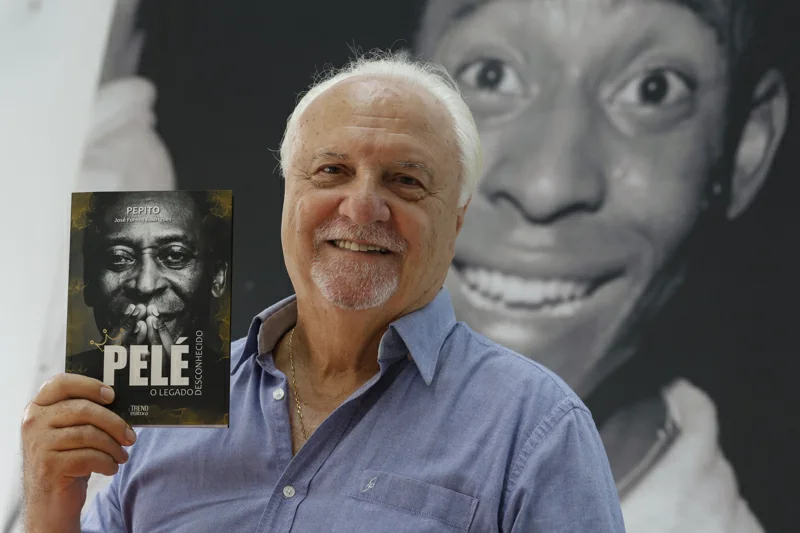 El histórico agente de Pelé revela en un libre el legado íntimo del astro en Brasil