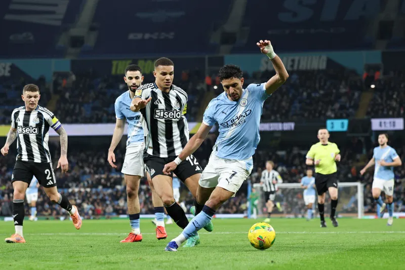 Manchester City derrota 3-1 al Newcastle y avanza a la final de Copa de la Liga inglesa