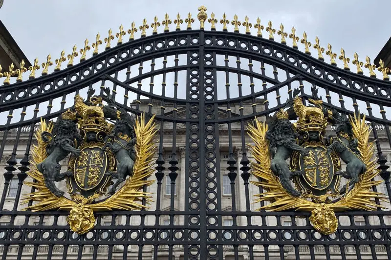 El arresto de Andrés es el último capítulo de los escándalos de la familia real británica