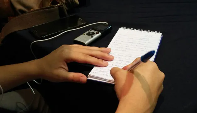 Un 94 % de periodistas comunitarios salvadoreños siente temor de ejercer su labor según estudio de APES
