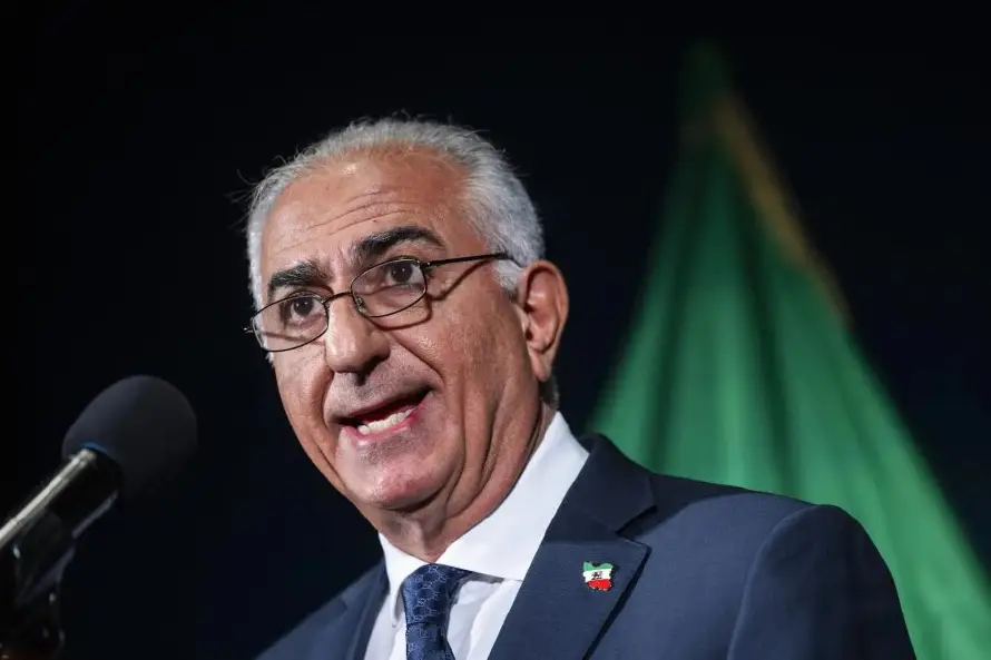 Hijo del sha de Irán ve en la muerte de Jamenei un paso hacia un futuro libre y prevé el fracaso de cualquier sucesor