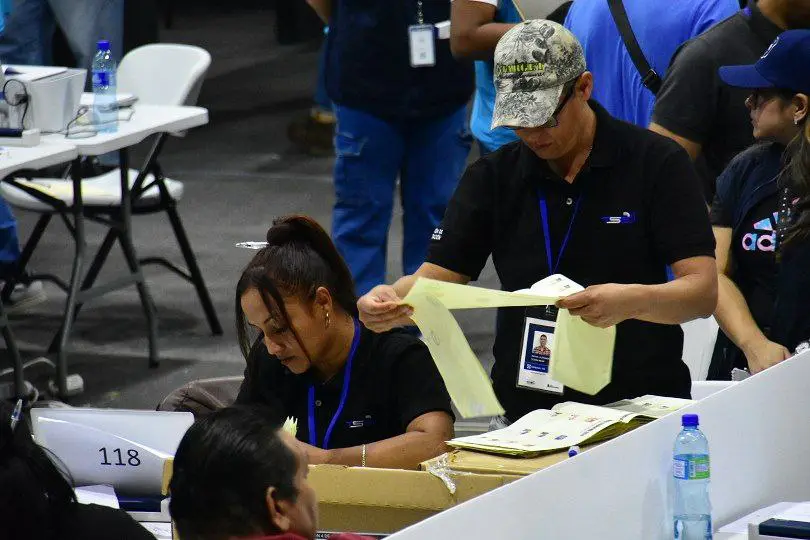 TSE dice redujo personal a 223 empleados, un 57.4 % de trabajadores que encontró