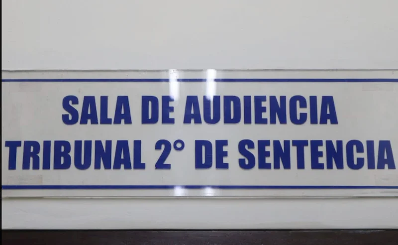 Condenan a padre a 42 años por abusar de su hija