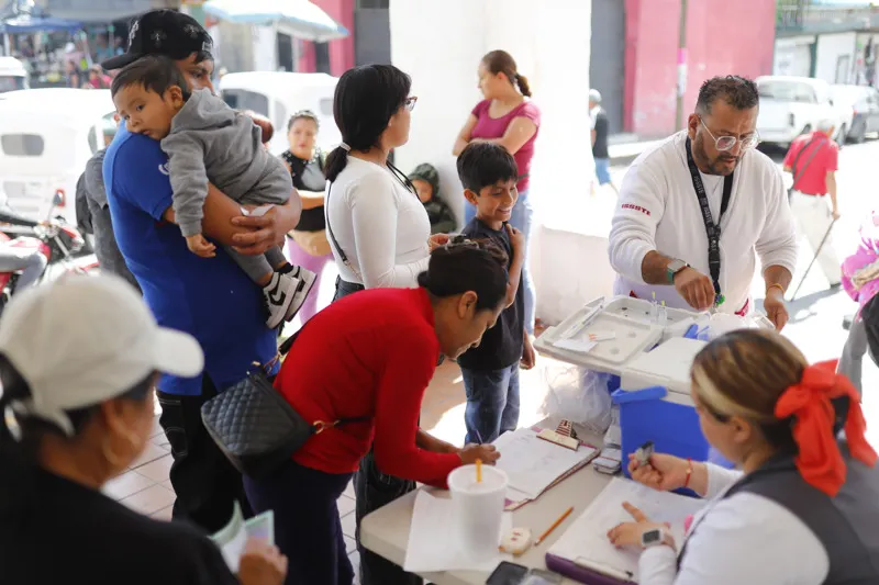El estado mexicano de Jalisco enfrenta brote de sarampión y autoridades aceleran vacunación 