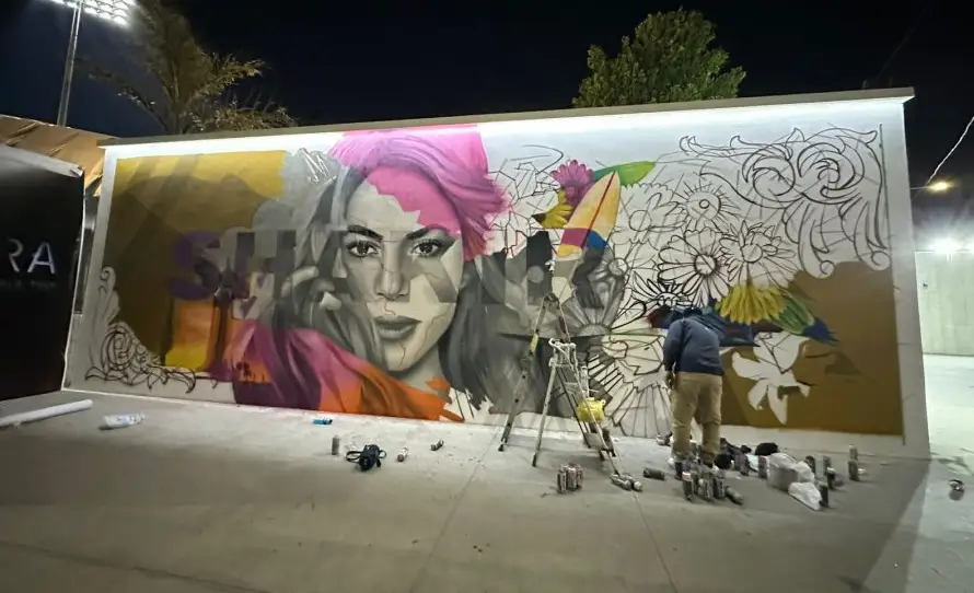 TNT agradece apoyo de la población en proceso del mural para Shakira