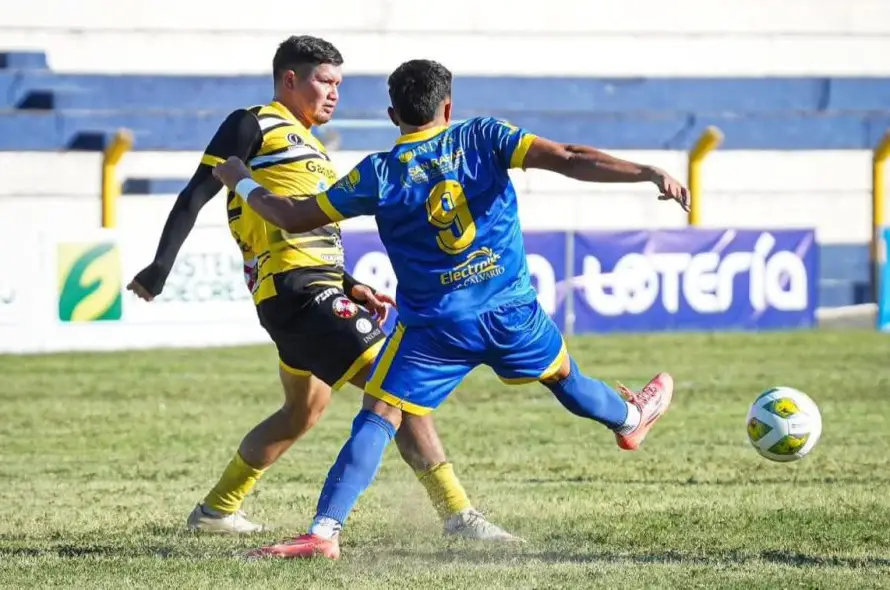 Cruzeiro da pelea y rescata un empate ante Municipal Limeño en un juego con muchas expulsiones