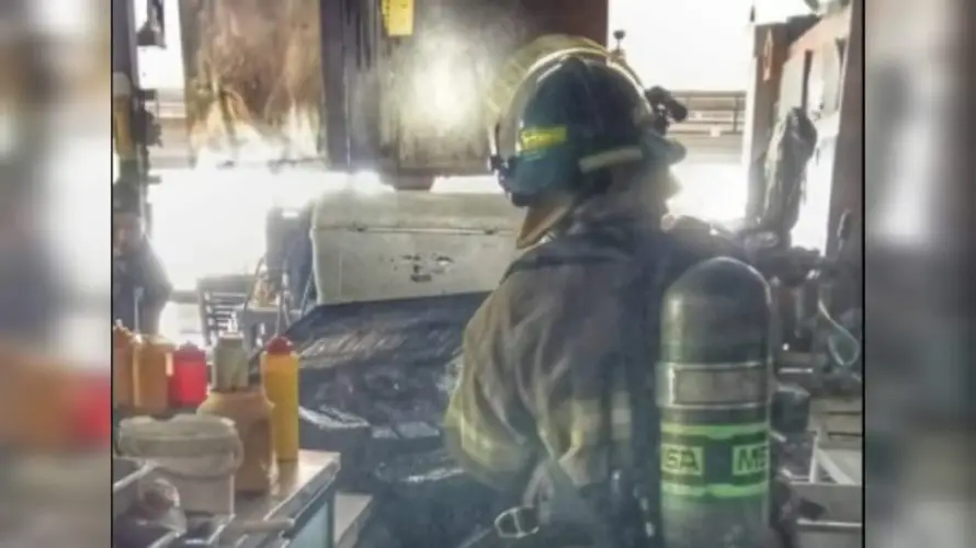 Reportan incendio en restaurante de comida rápida en Ciudad Merliot