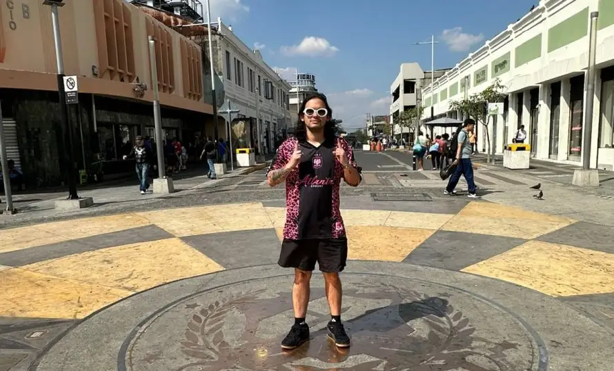 El cantante colombiano David Prieto regresó a El Salvador con su música