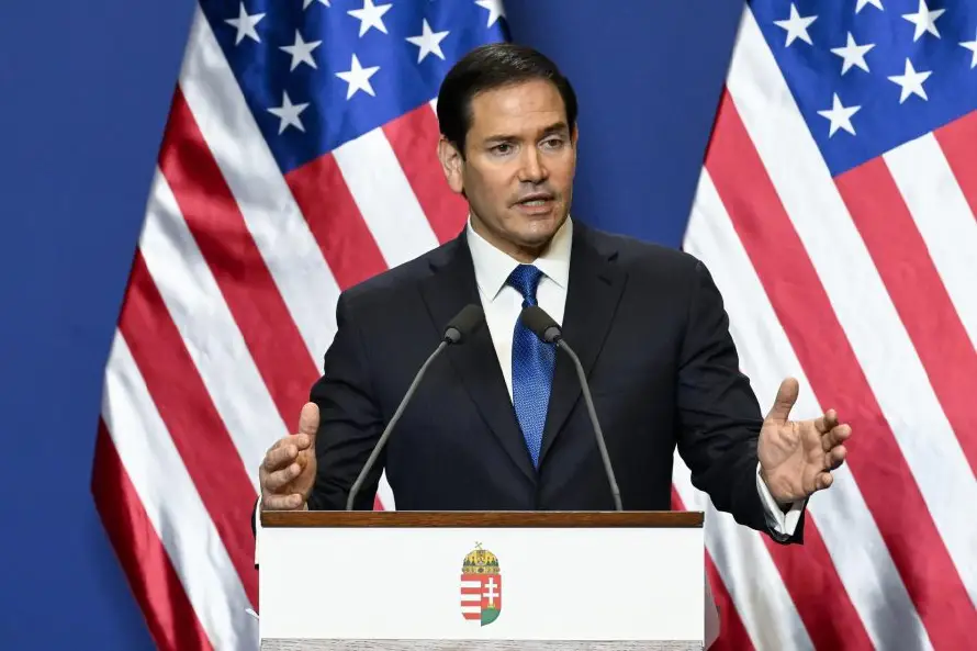 Marco Rubio dice que "no es fácil" pactar con Irán porque está dirigido por clérigos "radicales"