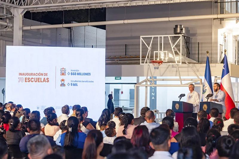 “No le quitamos un tan solo dólar a ningún productor nacional”, dice Bukele ante críticas por importación de útiles escolares