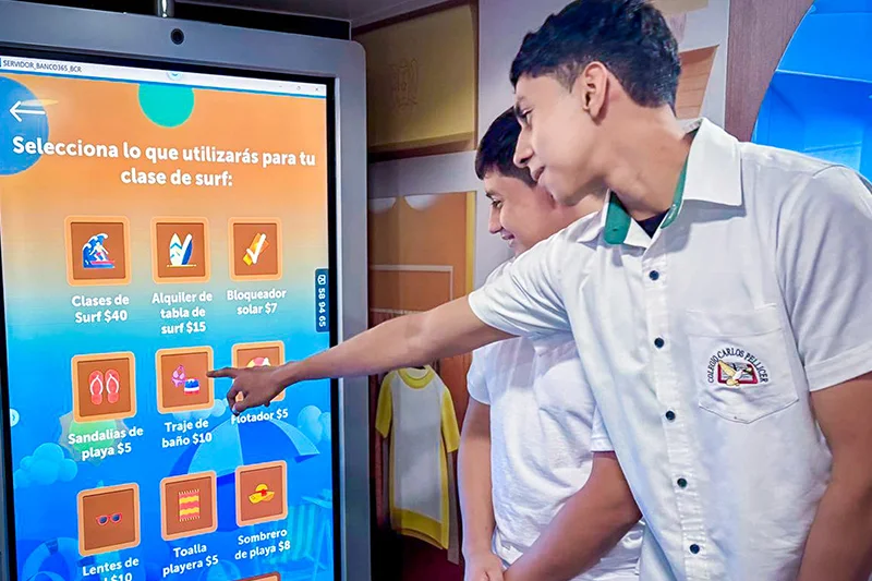 Más de 50,000 estudiantes han participado en el bus Mi Viajero Financiero del BCR