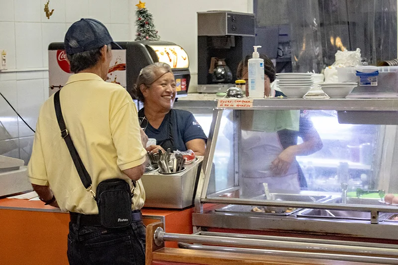 Comer fuera de casa y las tortillas presionan los precios en enero, según IPC