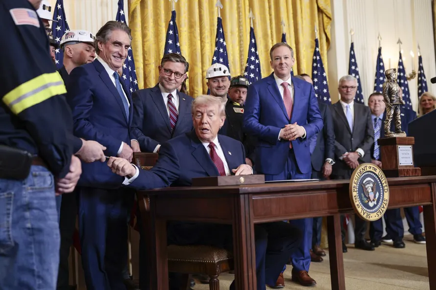 Trump retira respaldo a congresista republicano por no apoyar su política arancelaria