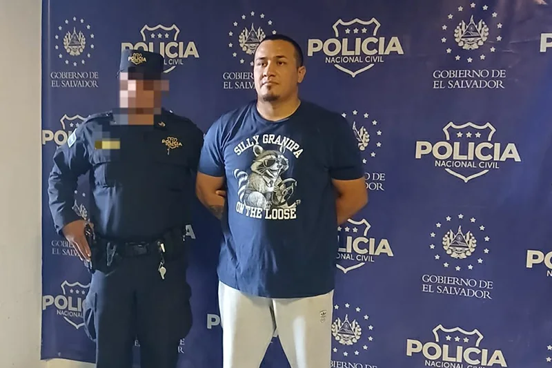 Detienen a supuesto contratista del Gobierno acusado de estafar más de $16,000
