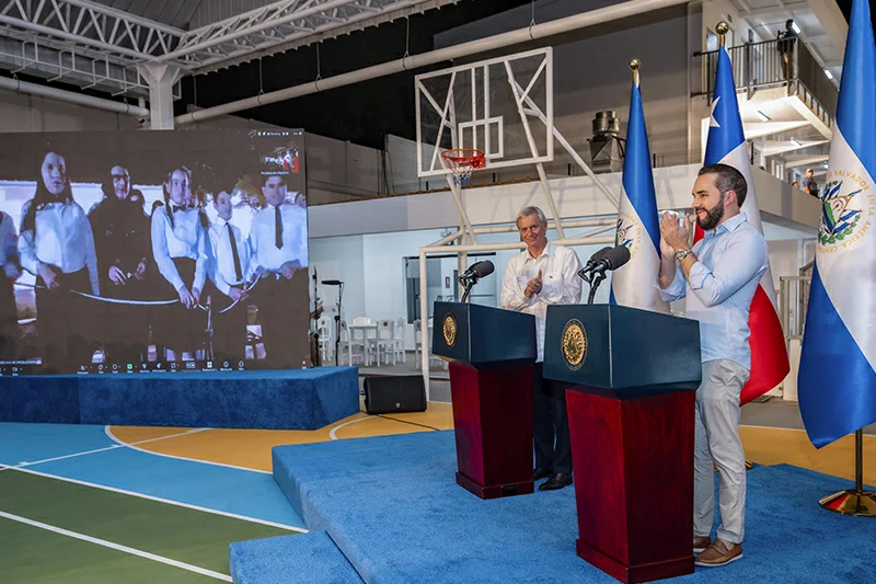 Bukele inaugura 70 escuelas renovadas previo al inicio del año escolar 2026