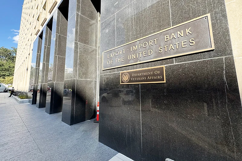 EXIM Bank inicia operaciones en El Salvador con financiamiento a largo plazo