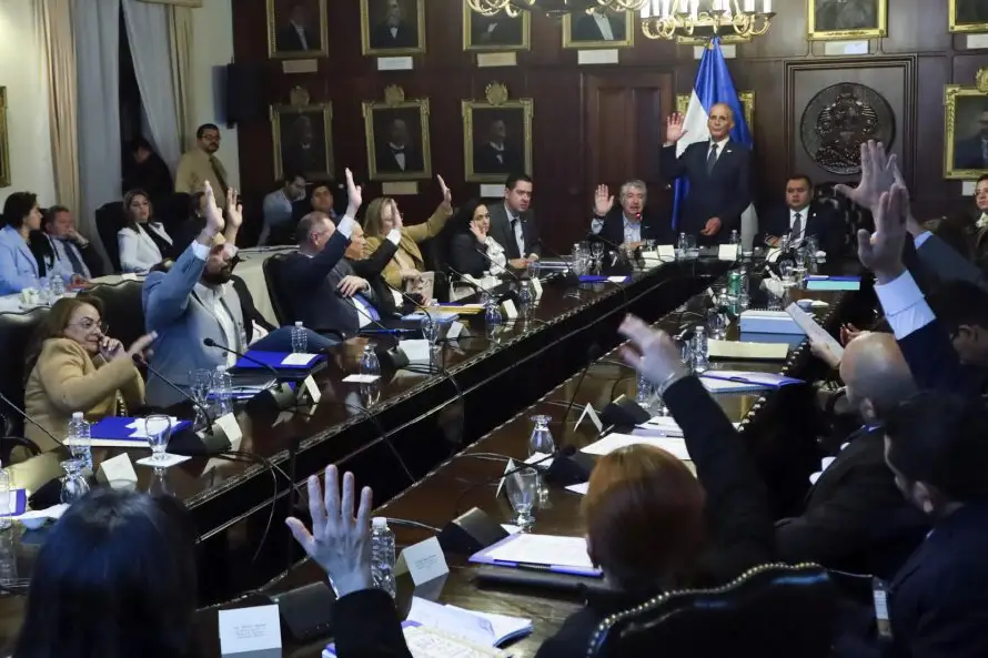 Asfura cumple un mes reforzando lazos con EE.UU. y haciendo una reforma estatal