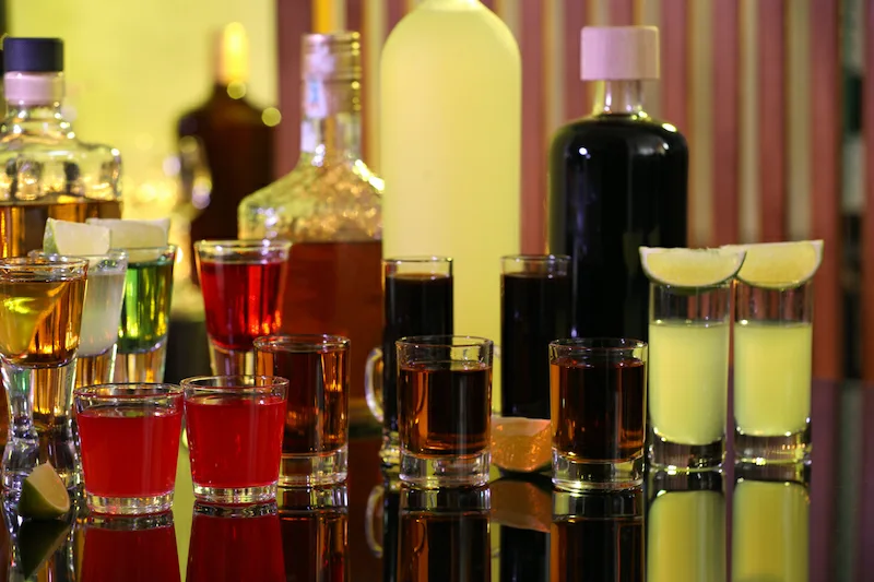 Asamblea reduce impuesto a whisky, ginebra y otros licores