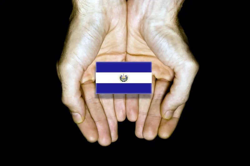 El Salvador nacionalizó a 466 extranjeros en 2025 con leve disminución en un año