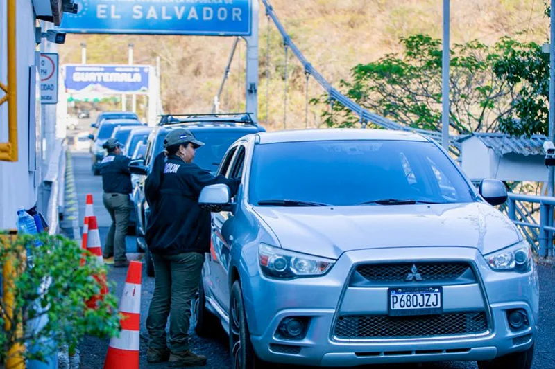 Más de 2.5 millones de salvadoreños salieron del país para hacer turismo en 2025