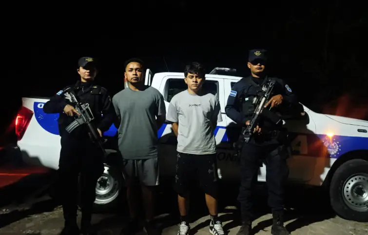 PNC arresta a dos jóvenes señalados de asesinar a un hombre en San Vicente