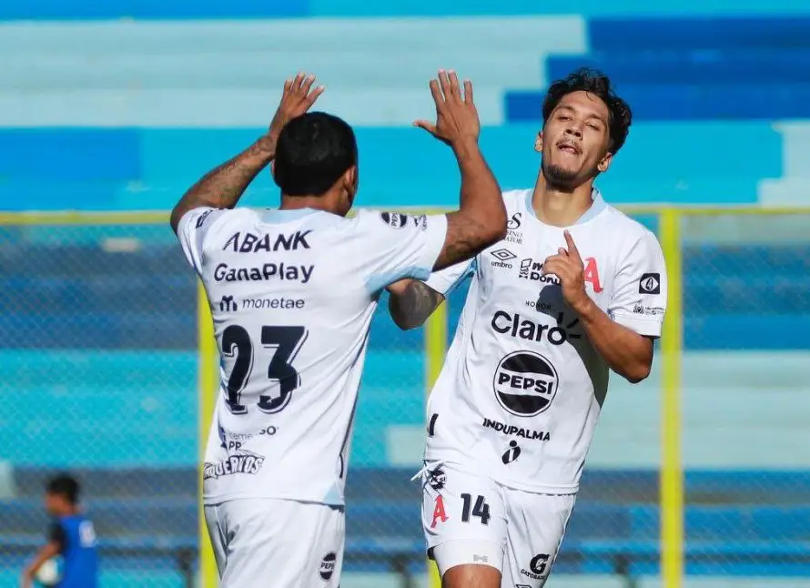Alianza golea 4-1 a Hércules con Enrico Dueñas como figura