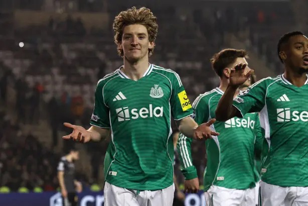Newcastle golea 6-1 al Qarabag con póker del inglés Anthony Gordon