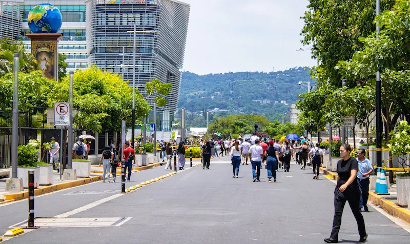 CEPAL reduce a 3.3 % la proyección de crecimiento para El Salvador en 2026