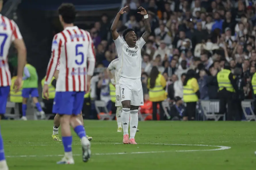 Vinícius y Valverde culminan la remontada del Real Madrid en el derbi (3-2)