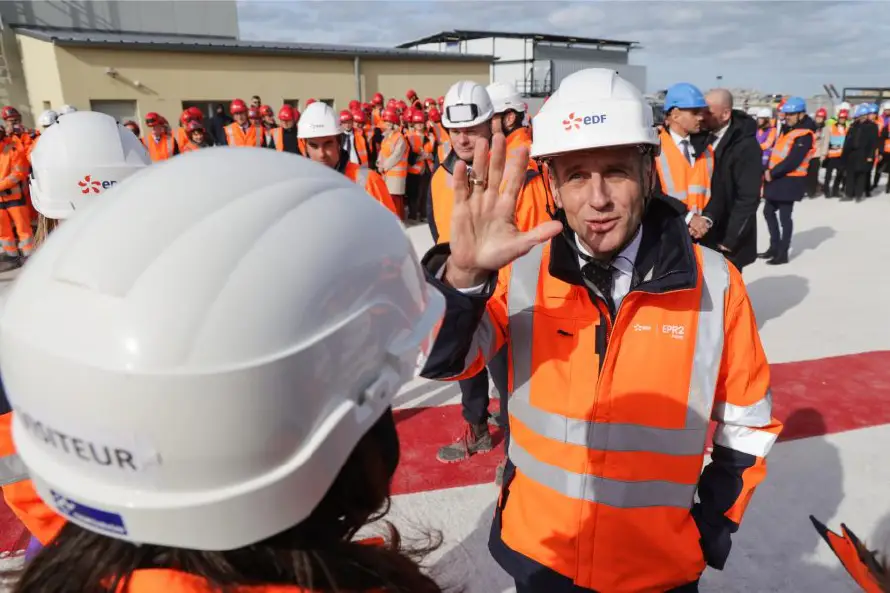Macron asegura que Europa ya "cree" en la necesidad de aumentar la energía nuclear