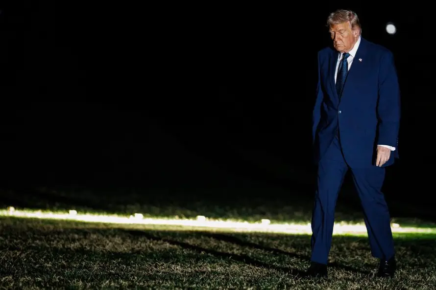 Trump afirma que "prácticamente no queda nada" que atacar en Irán