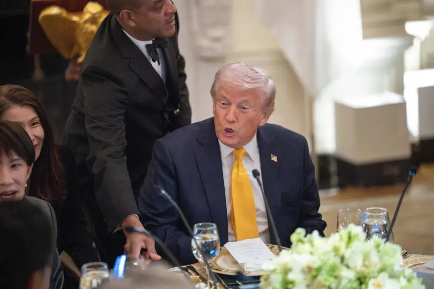 Trump llama "cobardes" a los países de la OTAN por no ayudar en el estrecho de Ormuz