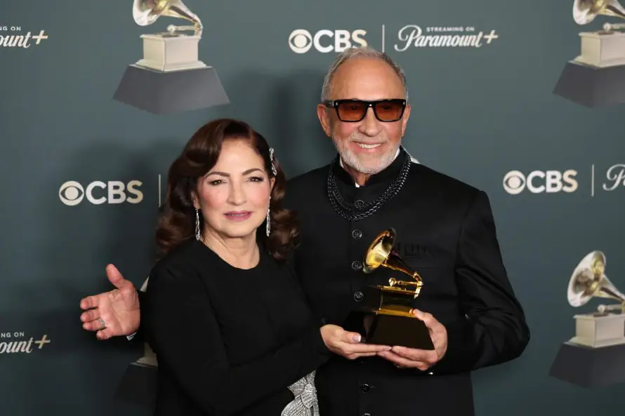 Gloria y Emilio Estefan, Jon Secada y otros artistas buscan un nuevo himno para Miami
