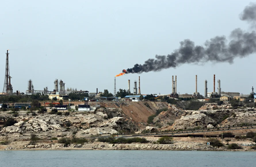 EE. UU. ataca la isla petrolera iraní, Jarg,  y escala guerra regional