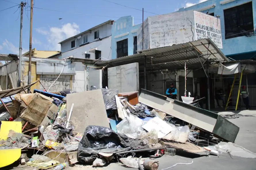 Alcaldía capitalina asegura que movió a 250 vendedores informales este fin de semana