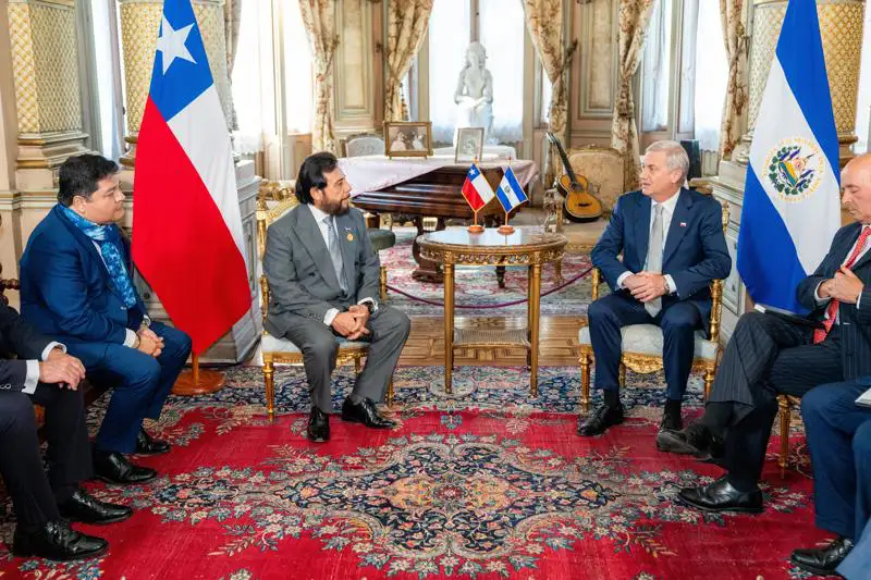 Félix Ulloa asistirá a la toma de posesión de presidente de Chile, Bukele haría visita en mayo